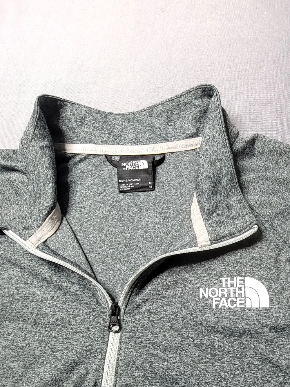 The North Face Men's Grey 1/4-Zip Long Sleeve Pullover Size M